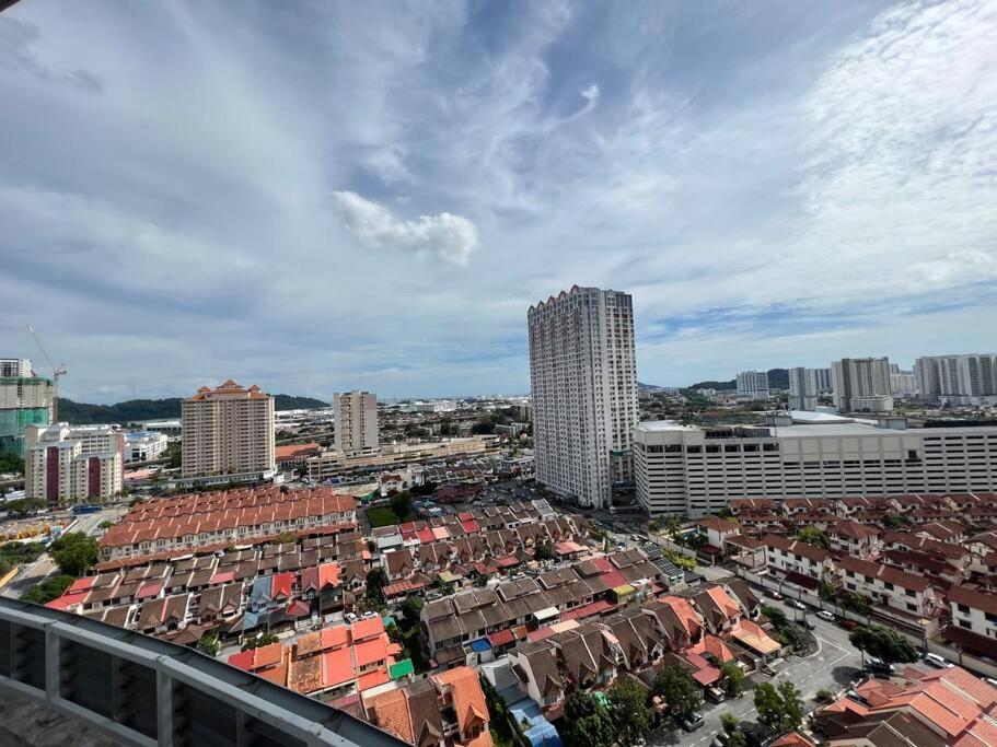New 6Pax Soho Near Usm & Spice Arena & Airport Lägenhet Bayan Lepas Exteriör bild